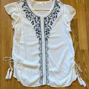 White short sleeve top, embroidered flowers, L, 19” pit to pit, good  condition